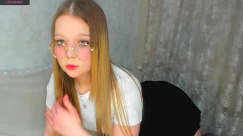 MelMooon online show from January 2025 02:13:01 PM