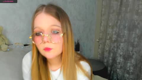 MelMooon online show from January 2025 04:52:01 PM