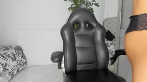 Snapshot of melodi_20 chatting on November 2025 11:21:02 AM Melodi online show from November 2025 11:21:02 AM