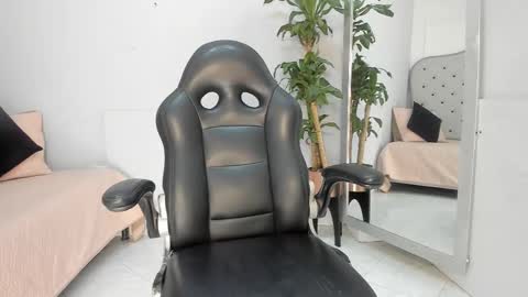 Snapshot of melodi_20 chatting on November 2025 11:21:02 AM Melodi online show from November 2025 11:21:02 AM