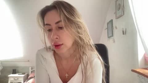 Snapshot of melodie_sweet chatting on October 2025 05:47:02 AM Melodie online show from October 2025 05:47:02 AM