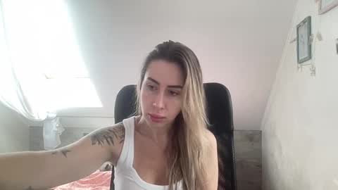 Snapshot of melodie_sweet chatting on October 2025 06:10:02 AM Melodie online show from October 2025 06:10:02 AM