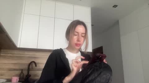 Snapshot of melodie_sweet chatting on October 2025 06:56:02 AM Melodie online show from October 2025 06:56:02 AM