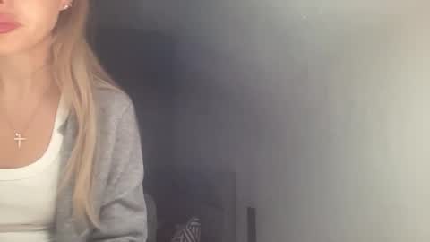 Snapshot of melodie_sweet chatting on October 2025 03:24:01 PM Melodie online show from October 2025 03:24:01 PM