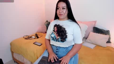  Leslie  online show from February 2025 12:11:01 PM