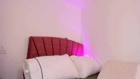  Leslie  online show from October 2025 02:56:02 PM