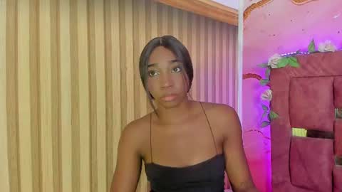 Snapshot of melody_paris chatting on June 2026 10:40:01 AM Mixie online show from June 2026 10:40:01 AM