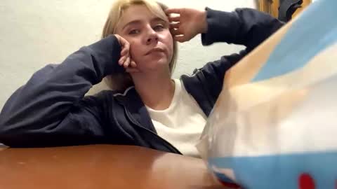 sophia online show from October 2025 02:38:01 PM