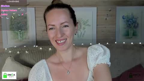 Snapshot of melodyys chatting on September 2025 03:38:01 PM Melody My schedule this week Wednesday Thursday Sunday online show from September 2025 03:38:01 PM