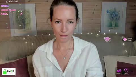 Snapshot of melodyys chatting on October 2025 04:03:02 PM Melody My schedule this week Wednesday Thursday Sunday online show from October 2025 04:03:02 PM