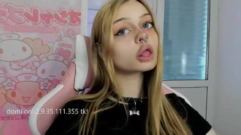Snapshot of melonipinkbb chatting on May 2026 11:37:01 AM MELONI online show from May 2026 11:37:01 AM