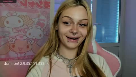 Snapshot of melonipinkbb chatting on May 2026 08:55:02 AM MELONI online show from May 2026 08:55:02 AM