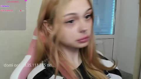 Snapshot of melonipinkbb chatting on June 2026 10:05:02 AM MELONI online show from June 2026 10:05:02 AM