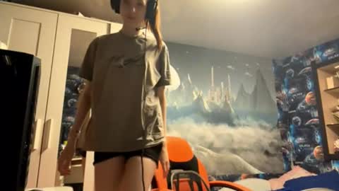 Hi Im Aria 18 years old online show from October 2025 02:18:02 PM