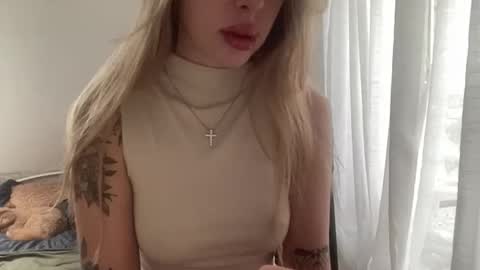 Snapshot of meloodiesweet chatting on November 2025 08:57:01 AM Melodie Sweet online show from November 2025 08:57:01 AM