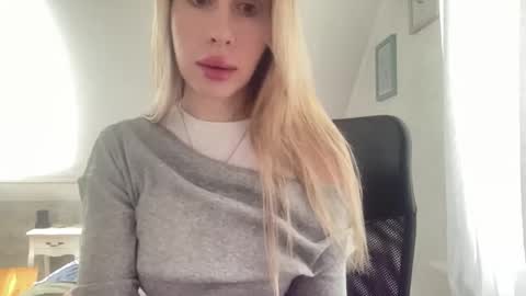 Snapshot of meloodiesweet chatting on November 2025 08:57:02 AM Melodie Sweet online show from November 2025 08:57:02 AM