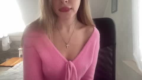 Snapshot of meloodiesweet chatting on November 2025 09:23:01 AM Melodie Sweet online show from November 2025 09:23:01 AM