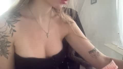 Snapshot of meloodiesweet chatting on November 2025 10:08:02 AM Melodie Sweet online show from November 2025 10:08:02 AM