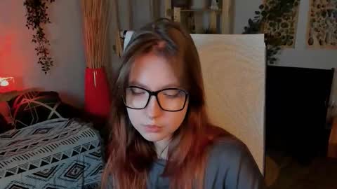 Mia online show from September 2025 03:48:02 PM