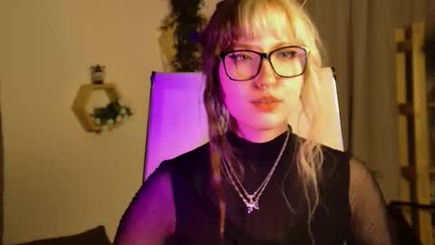 Mia online show from February 2026 07:24:02 PM