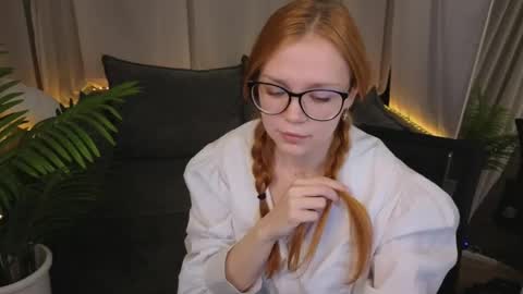 Snapshot of memymee_ chatting on June 2026 01:39:01 AM memymee_ online show from June 2026 01:39:01 AM