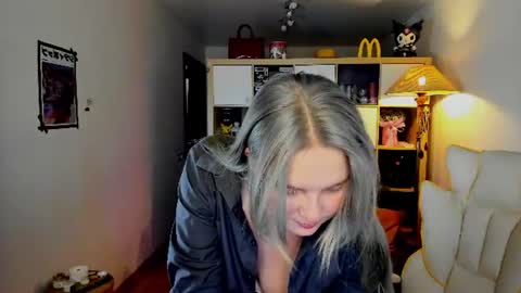 Snapshot of meow_k1tty chatting on July 2026 05:01:01 AM Flora Next stream November 17th at 6 GMT online show from July 2026 05:01:01 AM