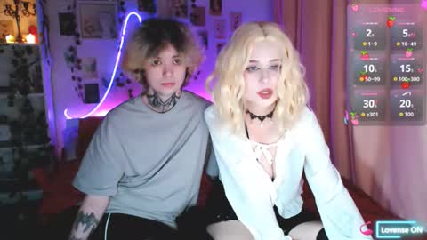 Snapshot of meow_on_da_cam chatting on September 2025 12:00:02 AM meow_on_da_cam online show from September 2025 12:00:02 AM