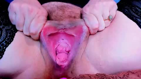 Snapshot of merelin_gold chatting on February 2025 08:09:01 PM SOPHIE is the queen of squirt online show from February 2025 08:09:01 PM