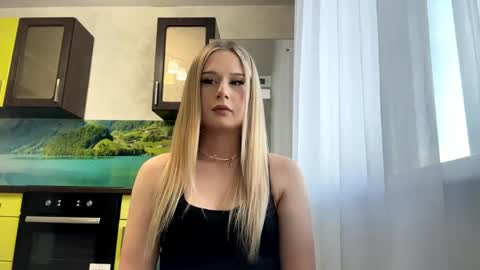 Snapshot of merrileesmoldt chatting on June 2026 01:24:02 PM Stefani online show from June 2026 01:24:02 PM