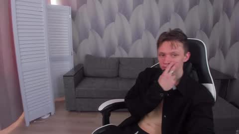 MEVERIK OUSHEN online show from April 2026 02:01:02 PM