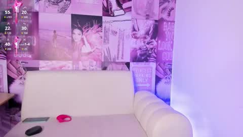 Mia online show from October 2025 02:24:01 PM