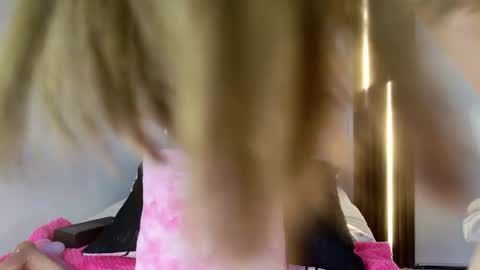 Mia Blonde online show from November 2025 07:57:01 PM