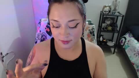 mia online show from February 2025 01:11:01 AM