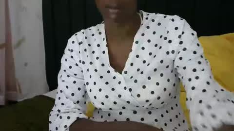 Snapshot of mia_bellah chatting on January 2025 06:37:02 PM aishah petite online show from January 2025 06:37:02 PM