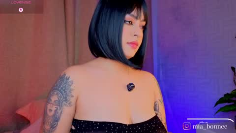 Snapshot of mia_bonneett chatting on May 2026 05:12:01 AM online show from May 2026 05:12:01 AM