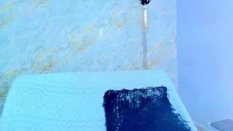 Mia  online show from December 2025 12:10:01 PM