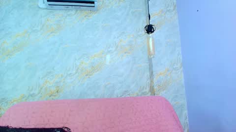 Mia  online show from December 2025 12:10:01 PM