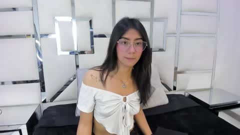 mia_clark18 online show from October 2025 04:18:01 PM