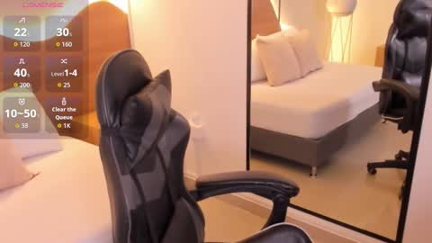 M I A  online show from November 2025 02:28:02 AM