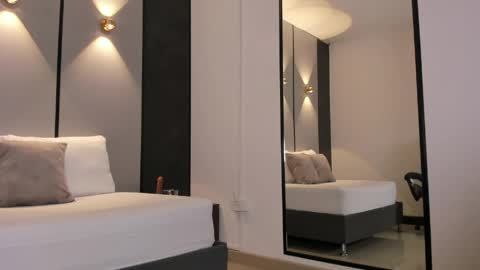 M I A  online show from April 2026 02:39:01 AM