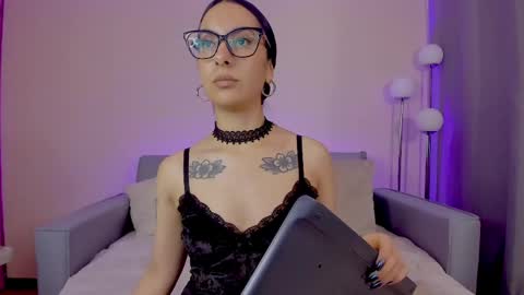 Sarah Luna online show from April 2026 12:37:01 PM