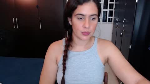 Mia online show from December 2024 04:40:01 AM