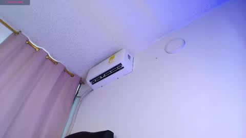 Mia online show from April 2026 09:06:02 PM