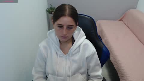 Mia online show from February 2026 01:27:02 PM