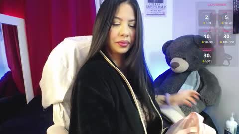 Mia online show from November 2025 10:16:01 AM