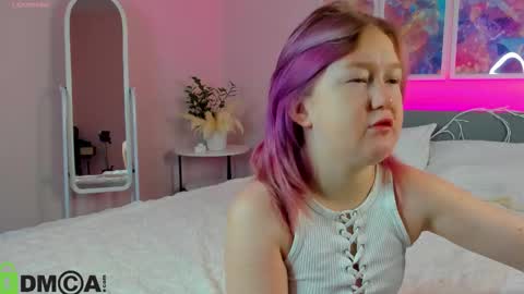 Mia online show from September 2025 02:35:01 AM