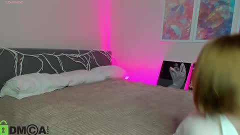 Mia online show from October 2025 02:45:02 AM