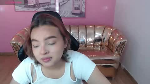 Mia online show from October 2025 12:50:02 PM