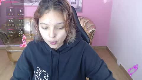 Mia online show from November 2025 01:11:02 PM