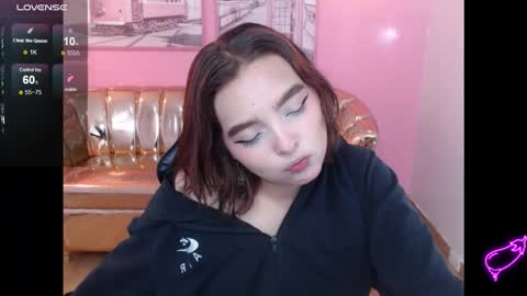 Mia online show from November 2025 01:00:02 PM